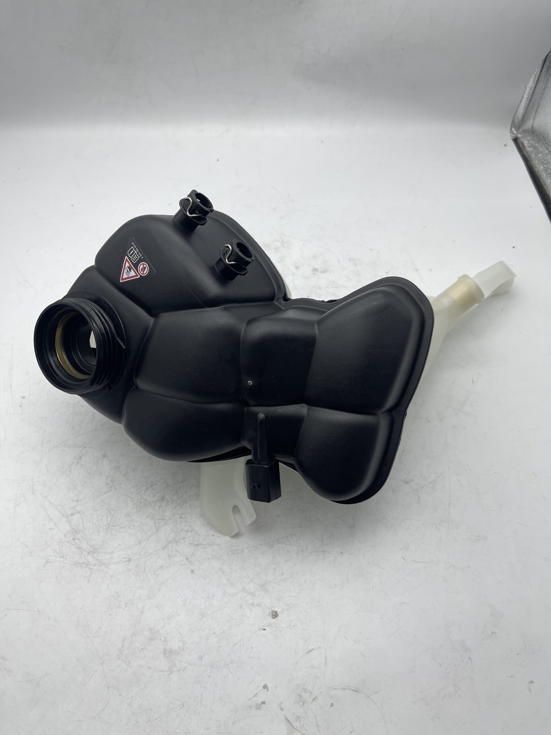 2215000349-1 Expansion Tank A2215000349 2215000349 for Mercedes-Benz S-CLASS W221 V221 W222 - Image 1